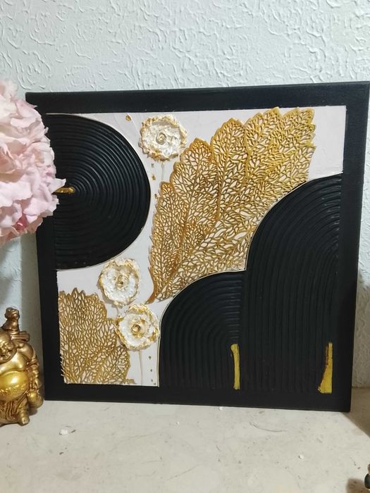 Tela decorativa em tons de preto pérola  e dourado