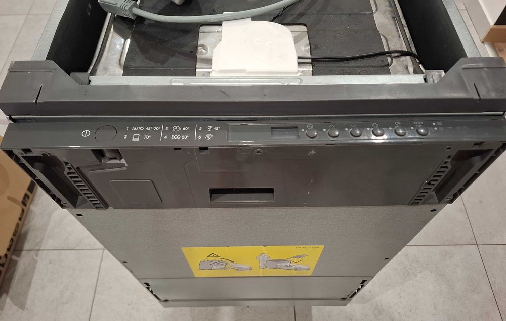 Zmywarka Electrolux 45 do zabudowy uszkodzona