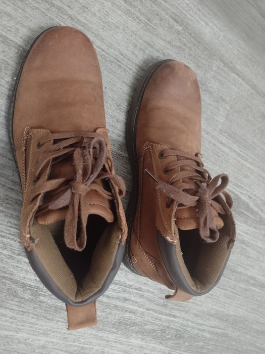 Sprzedam buty męskie rozmiar 42.