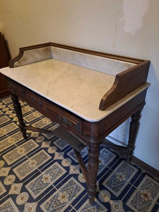 Consola Antiga em Madeira com Tampo em Mármore