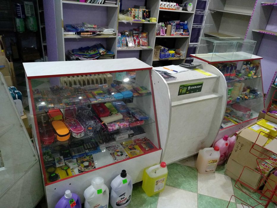 Меблі для магазину