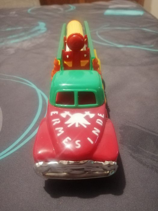 Vários brinquedos artesanais