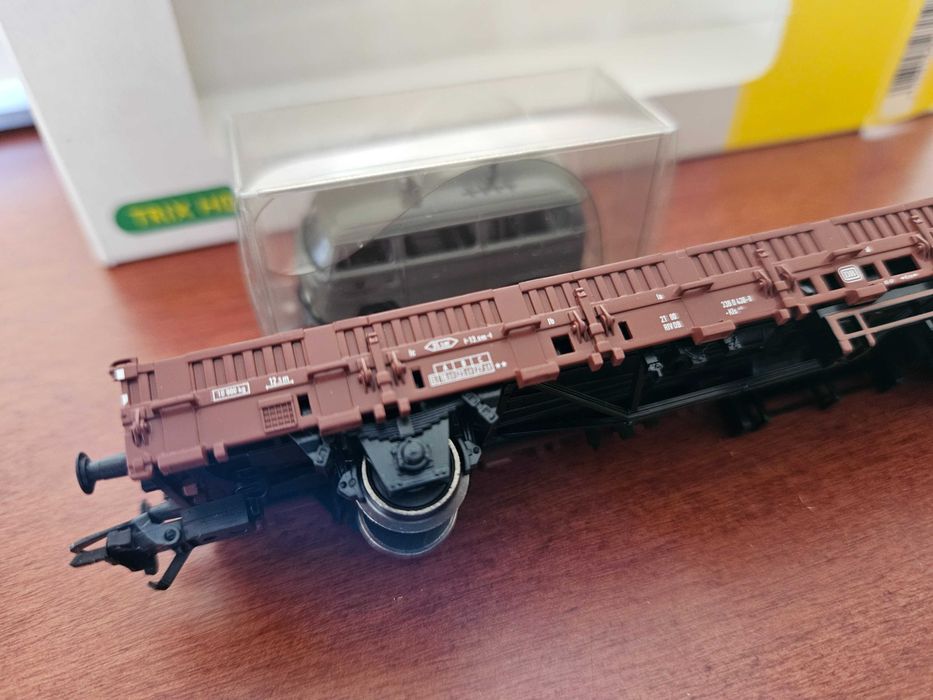 Modelismo comboios colecção - TRIX 24201 H0 - Vagão + veículo (2 sets)