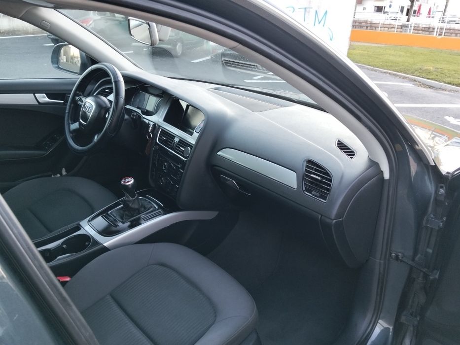 Audi A4 Avant 2.0TDI B8 em estado novo.