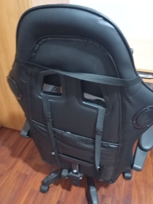 Cadeira gaming com colunas e massagem