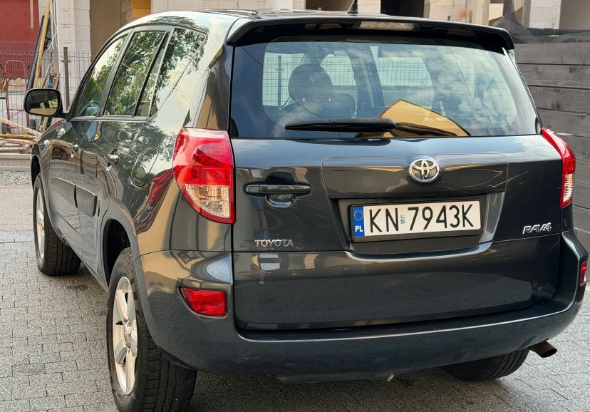 Toyota RAV4 2008 бензин 2.0 VVT-i  4WD Автомат Executive