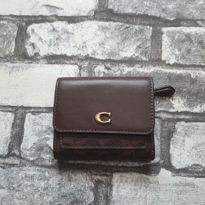 Шкіряний гаманець Coach Mila Small Flap портмоне кошельок Michael Kor Furla Marc Jacobs Gues Coccinel Tory Burc монограмний
