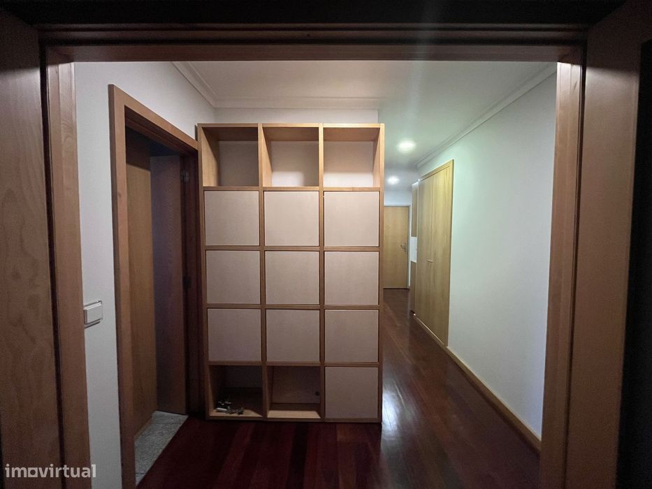 Apartamento T2 com 2 casas de banho e garagem