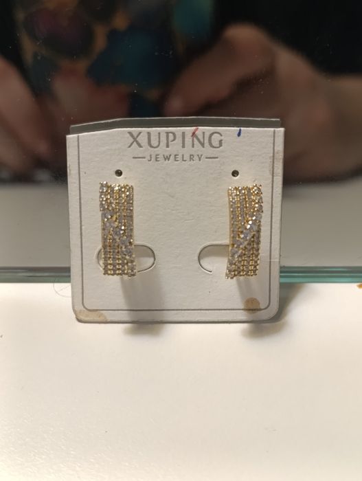 Piękne eleganckie cyrkoniowe kolczyki