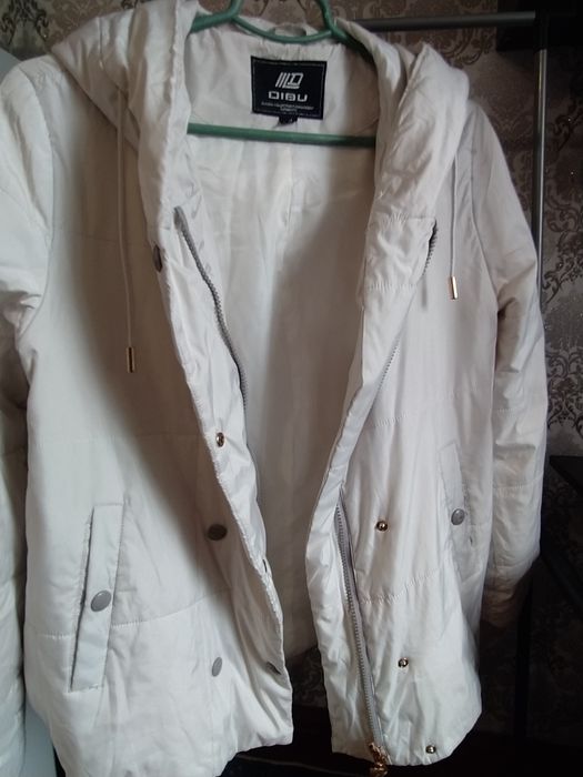 Белая женская куртка
