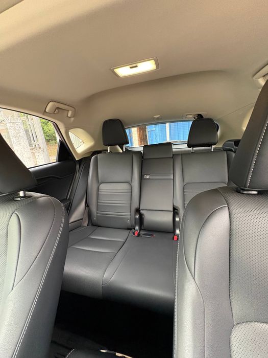 Продам Lexus 2019 2.5 гибрид