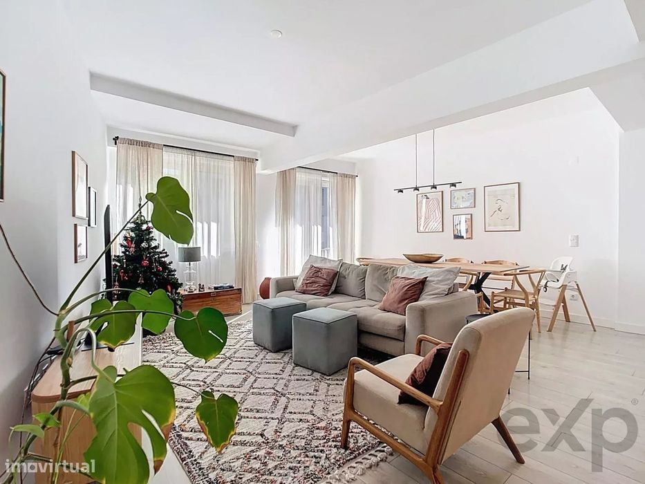 Apartamento T3 elegante com varanda e estacionamento - Campolide, Lisb