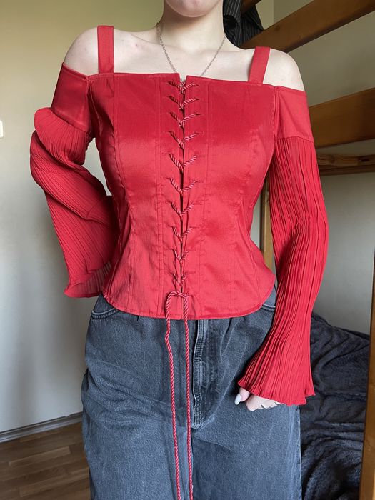 Червона літня кофтинка