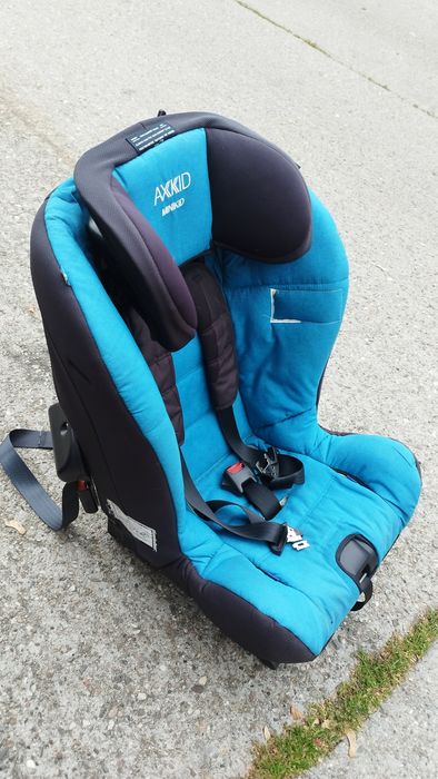 Szwedzki fotelik samochodowy AXKID Minikid