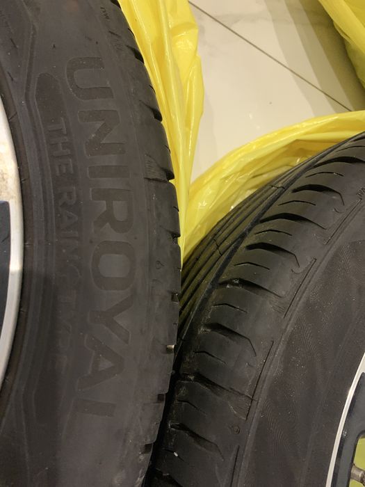 Оригінальні диски та шини на  Нісан Ліф r17