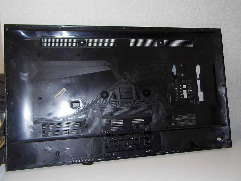Tylna część obudowy telewizora Samsung UE48H6700SL