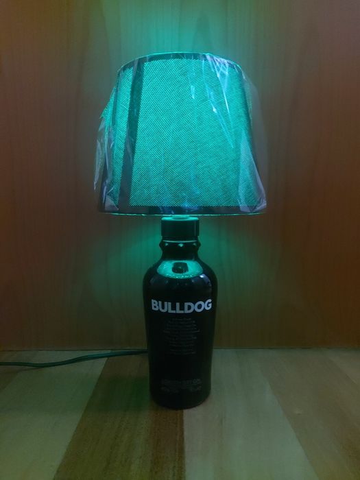 Candeeiro BullDog
Disponível!
20€ c/lâmpada branca
28€ c/lâmpada mul