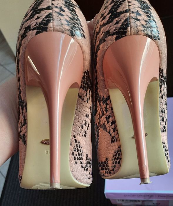 Buty na obcasie deezee