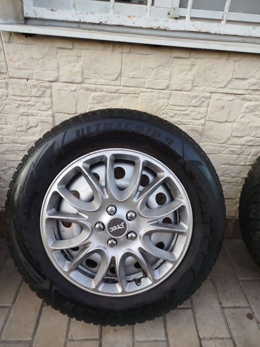 Шини зимові з дисками 195/65R15