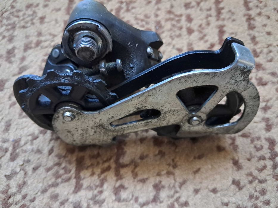 Przerzutnik tylny Shimano Altus