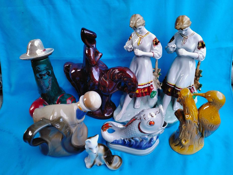 Різні керамічні статуетки ...