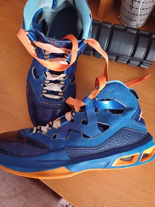 Баскетбольні кросівки