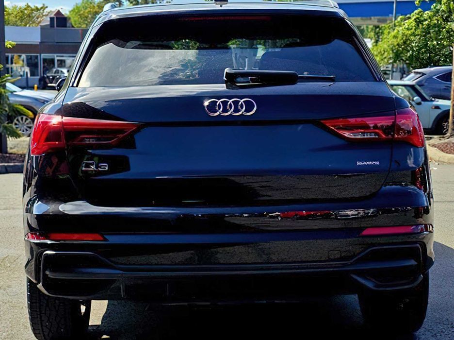 Audi Q3      2022