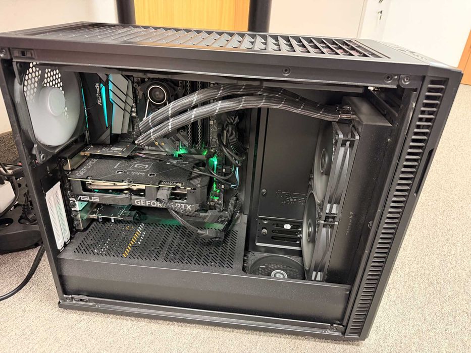 i9-9900k, 32 GB RAM, 256 GB NVME, chłodzenie wodne