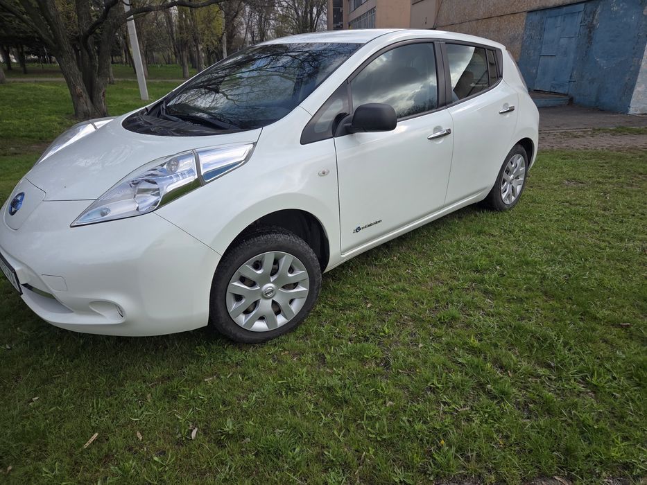 Продам Nissan Leaf