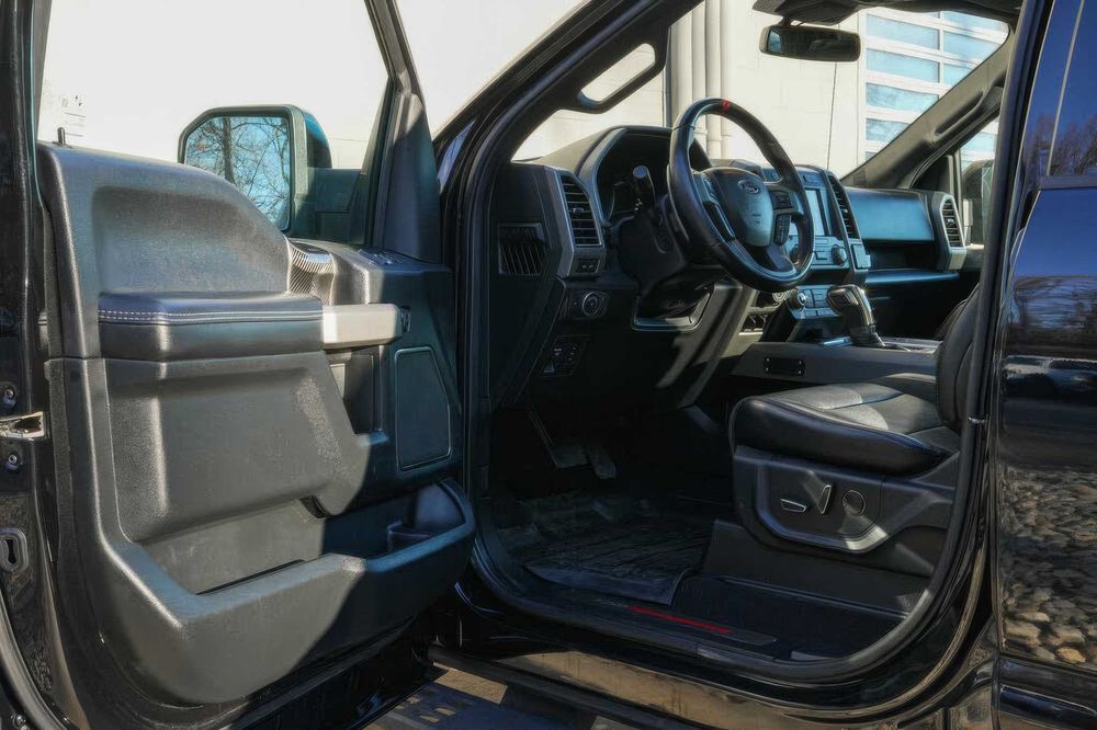 Ford F-150 Raptor      2017