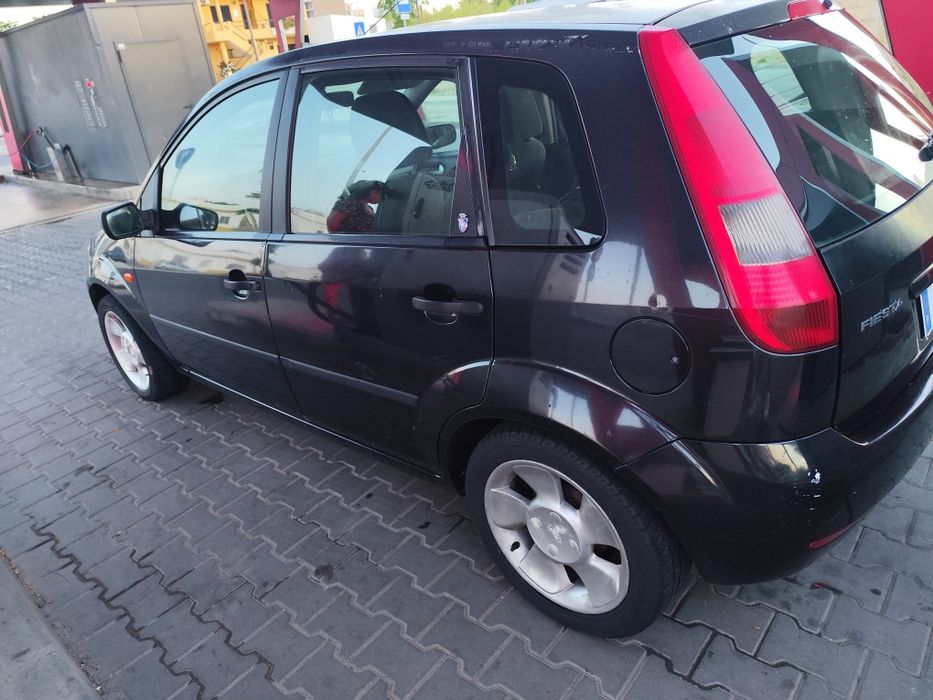 Vendo Ford Fiesta GHIA 2005