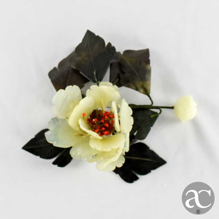 Arranjo floral, China, feito em pedra, quartzo e jade