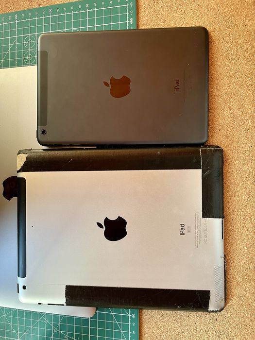 Ipad mini e Ipad 2 com vidros partidos mas a funcionar para peças