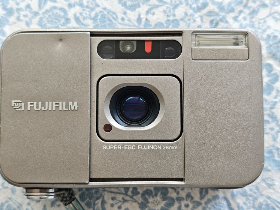 Fujifilm Cardia Mini Tiara (DL Super Mini) - Premium 35mm Compact- Lente 28mm f/3.5