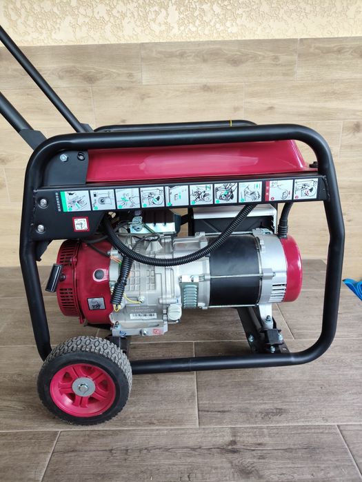 Бензиновий генератор трифазний чотиритактний EF Power YH6500-IV .