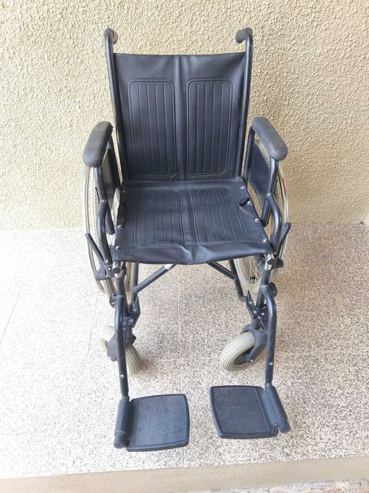 Cadeira de rodas usada