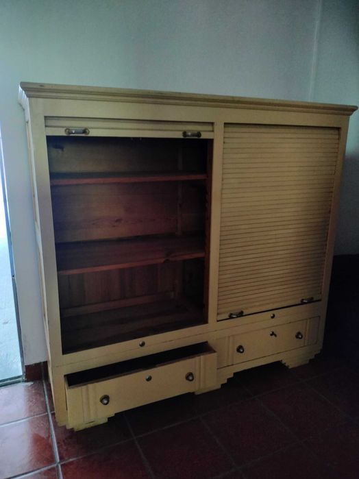 Móveis muito antigos