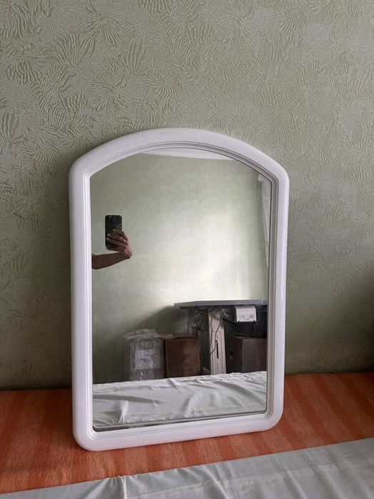 Зеркало в пластиковой раме,зеркало без рамы