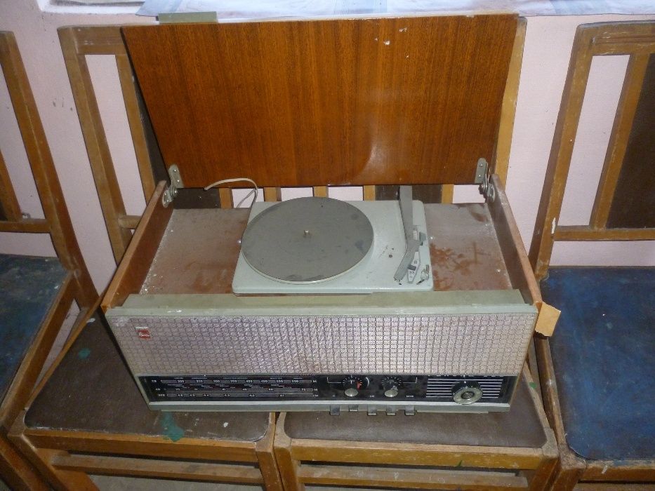 Раритет радиола с пластинкой