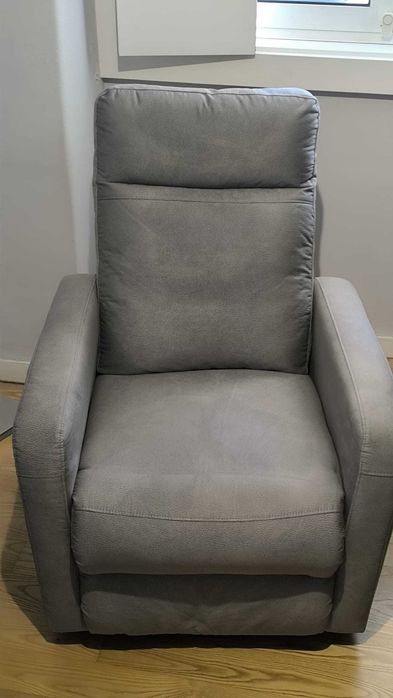 Poltrona Reclinável Cinza - Conforto e Elegância