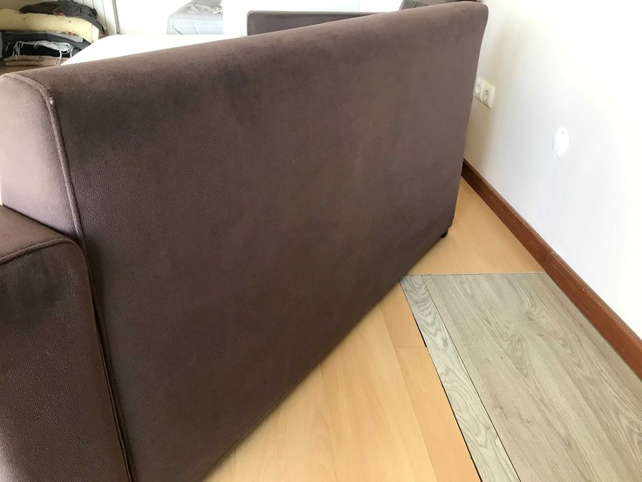 Sofá-cama 3 lugares com baú – como novo!