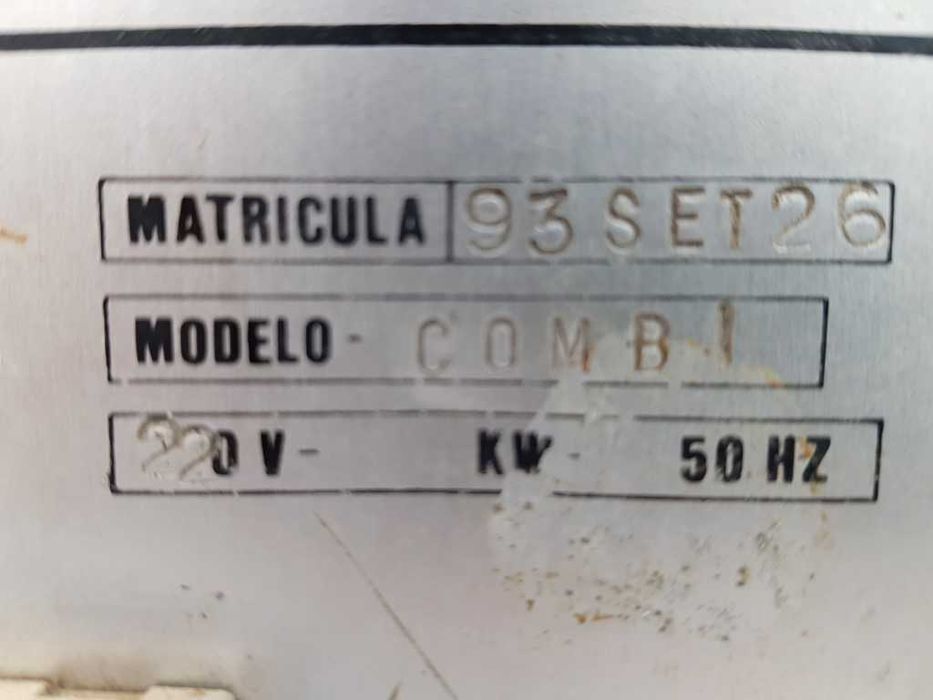 máquina de colar testeiras marca Dofer modelo Combi