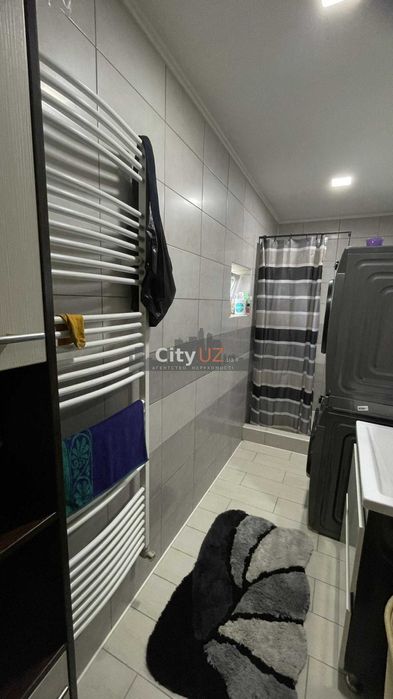 Продається будинок з великою ділянкою