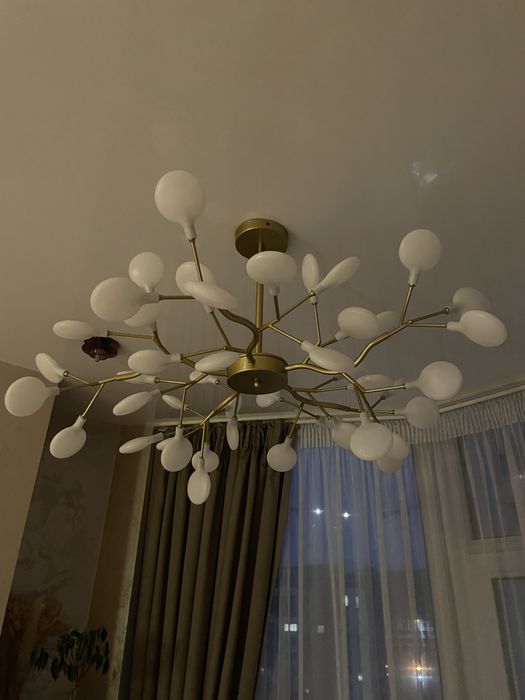 Продам люстру, 46 лампочок, металевий корпус