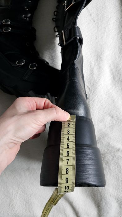 Wysokie glany na platformie z klamrami 41 42