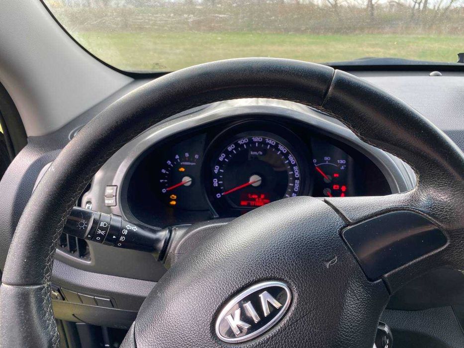 Продам автомобіль Кіа спортедж 2012р .в.