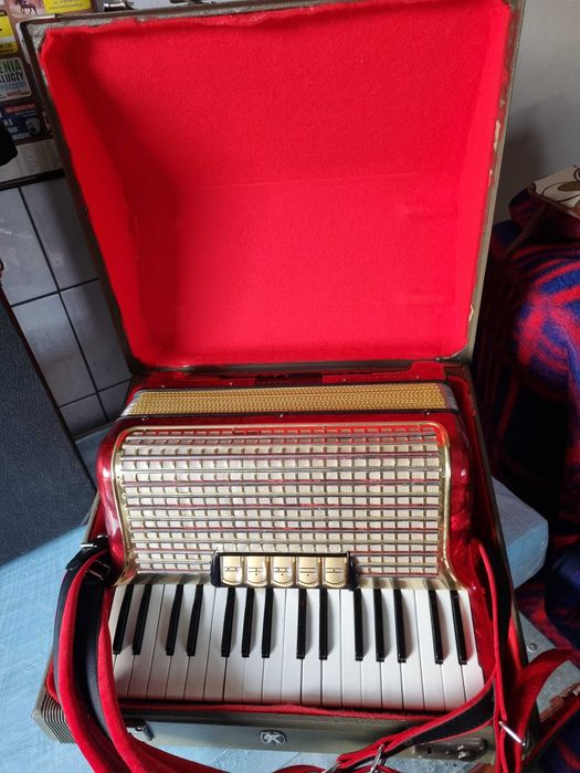 Sprzedam akordeon 72 basy hoh er