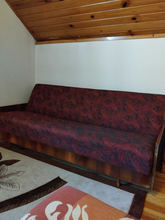 Wersalkę i  łóżko oddam.