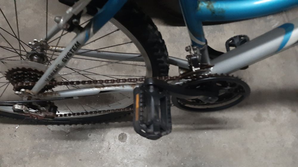 Bicicleta resistente, bonita e em bom estado