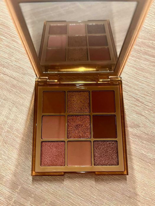 Huda Beauty Nude Obsession Medium paleta cieni